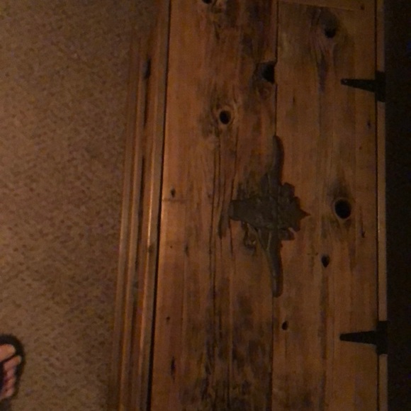 Cedar Chest - Picture 2 of 11